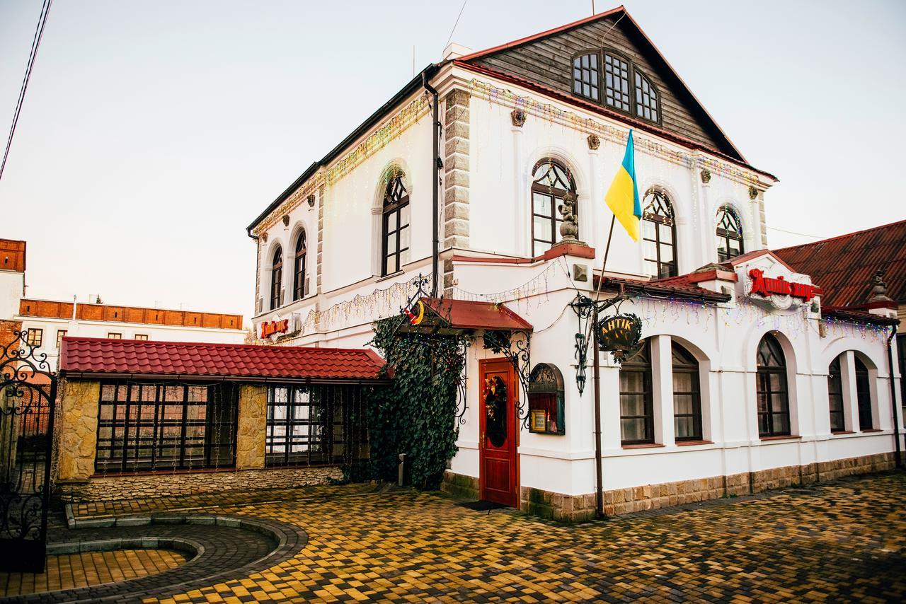 Antique House Hotel Dubno Exterior photo